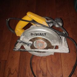 DeWalt 7 1/4 Inch Circular Saw