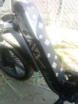 E-bike, black, helmet ,lock ,inner tube phone holder all included with battery and charger
