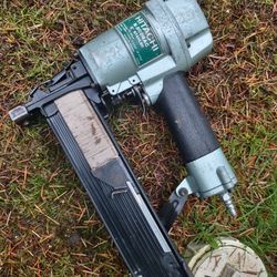 Hitachi Staple Gun 