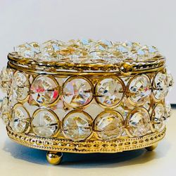 Beautiful brand-new jewelry box