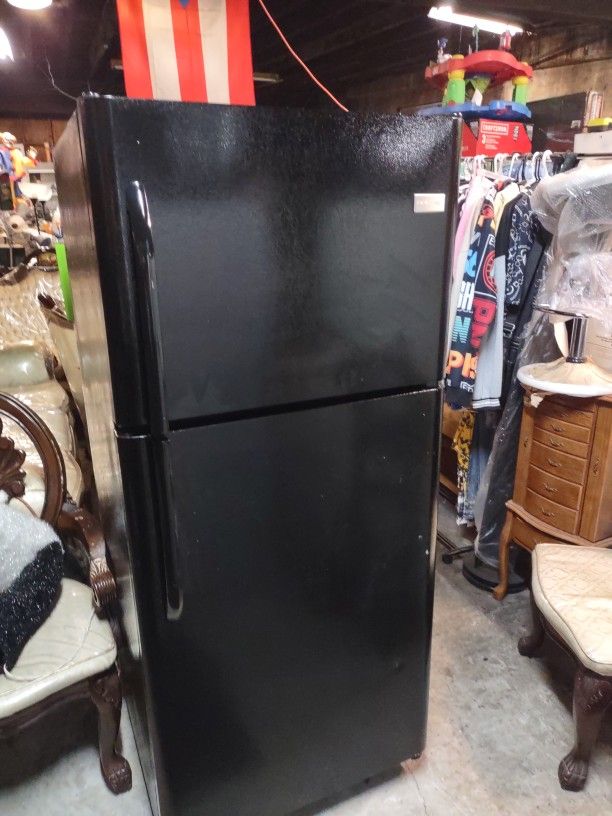 30-in Black Refrigerator Working Great Condition