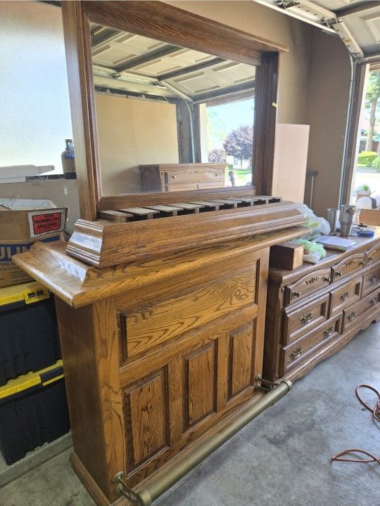 Bar And Mirrored Glass Hanger