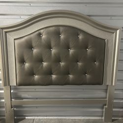 Immaculate Queen Headboard