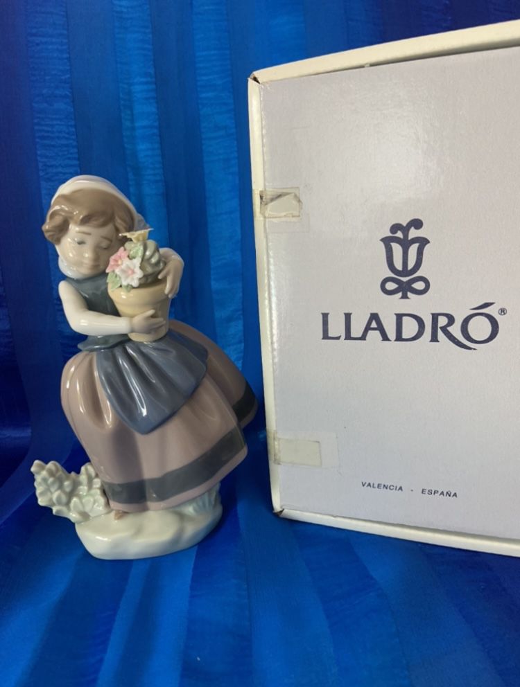 Lladro - RESERVED FOR LAURA