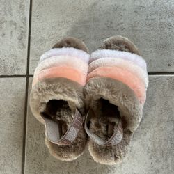Ugg Fluffy Slippers