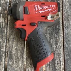 Milwaukee M12 Impact Driver 