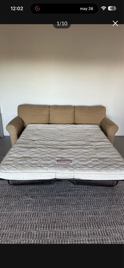 Bassett Sleeper Sofa -Sofa Bed– queen pull-out - Gently Used, Great Condition