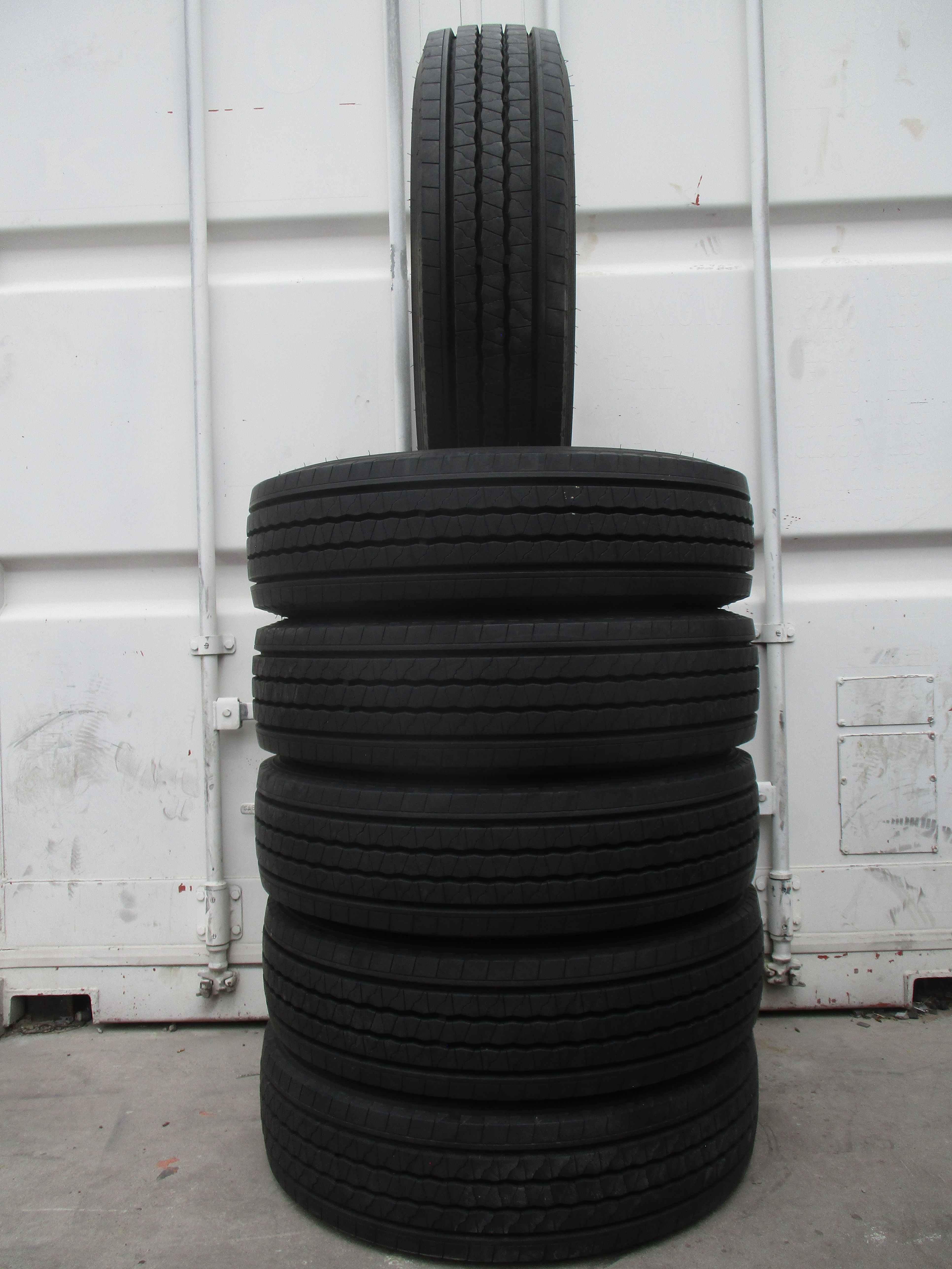 225/70/19.5 Hankook Heavy Duty 14 Ply Tires (Set Of 6)