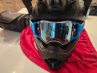 Bell X-Large dirt Bike helmet with Oakley goggles