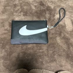Nike Icon Blazer Wristlet