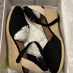 women’s black wedges size 8.5 brand new 