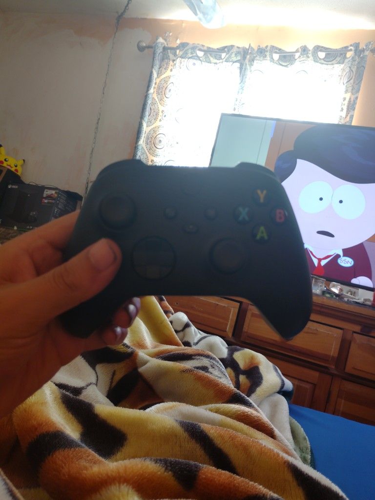 Selling One Official Microsoft Xbox Wireless Controller With Official Microsoft Xbox Rechargeable Battery Pack And 9ft Cable So You Can Play