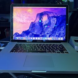 MacBook Pro 13” 2.8GHz 8GB 250GB HDD NEW BATTERY + Charger READ