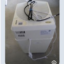 An Aircare Evaporative Humidifier Model 831000 With A New Filter