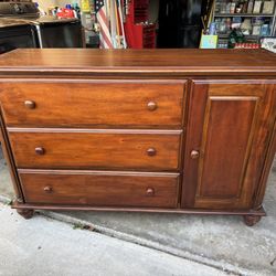 Minure Brand Dresser