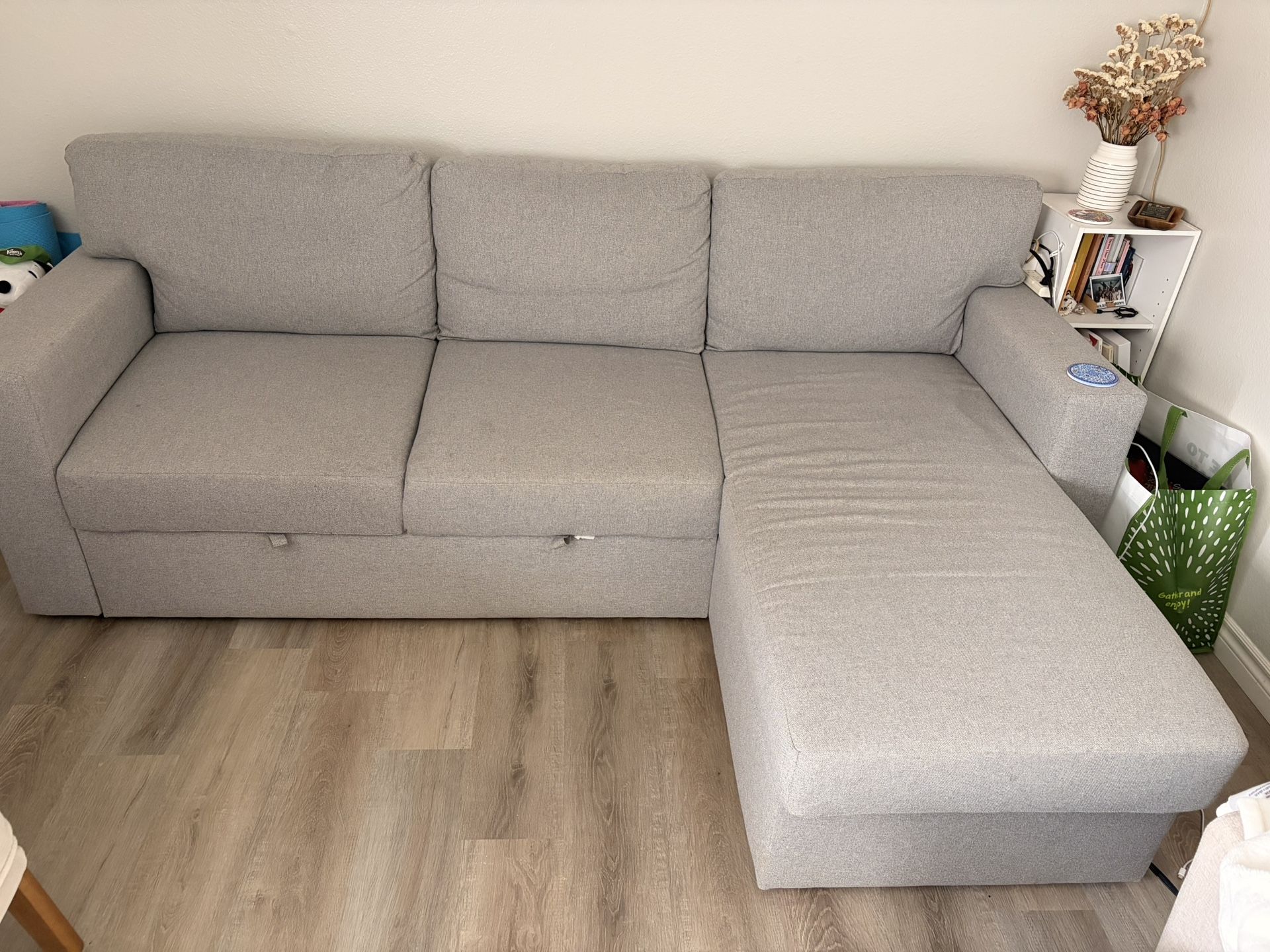 IKEA Sectional, Sleeper With Chaise Storage Couch Sofá