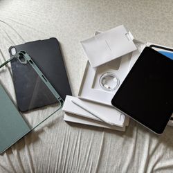 iPad 10th Gen 64GB Silver + Apple Pencil (USB-C) - LIKE NEW