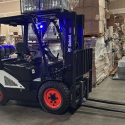 G-25 BOBCAT FORKLIFT