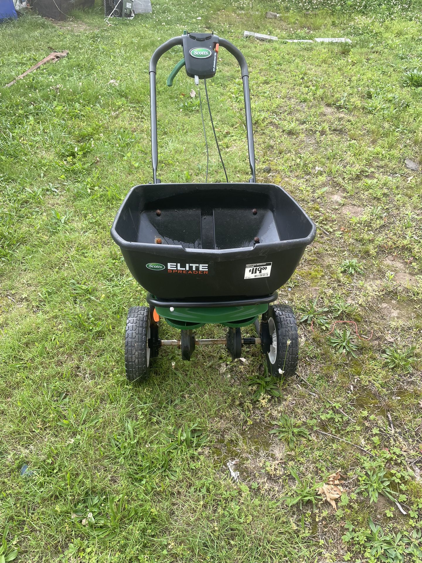 Scotts Elite Spreader gardening tool