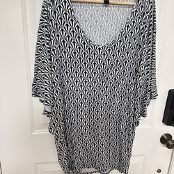 black and white geometric print tunic or blouse