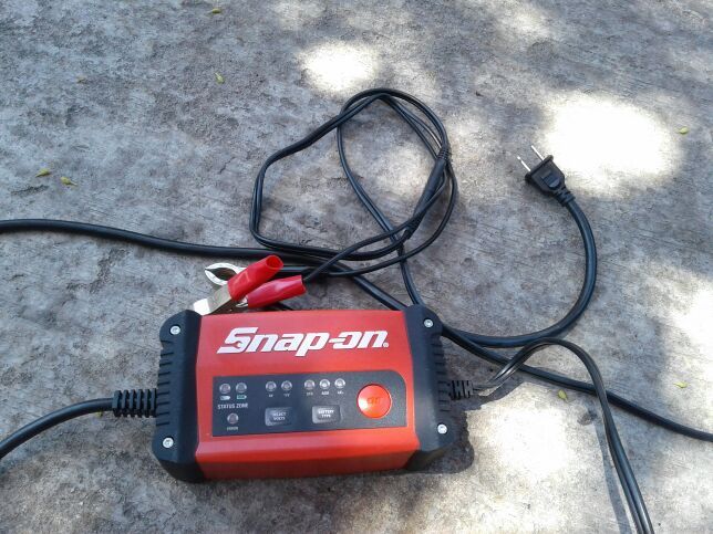 SnapOn Battery Charger EEBM500