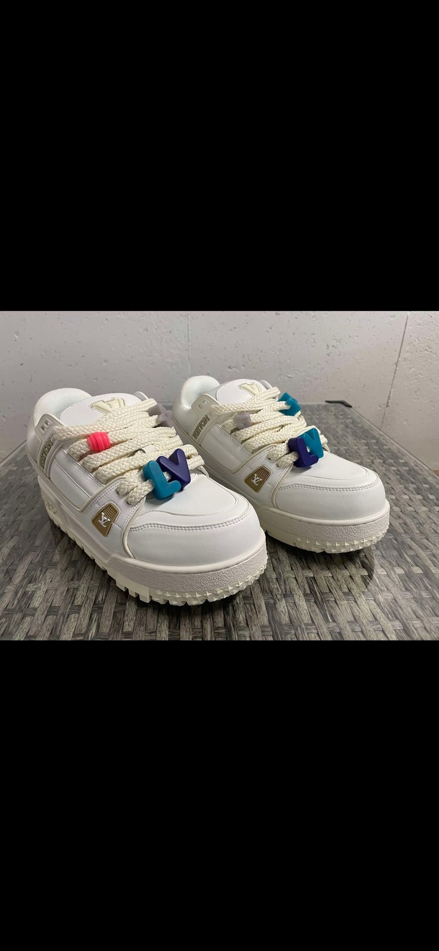 Women’s LV sneakers
