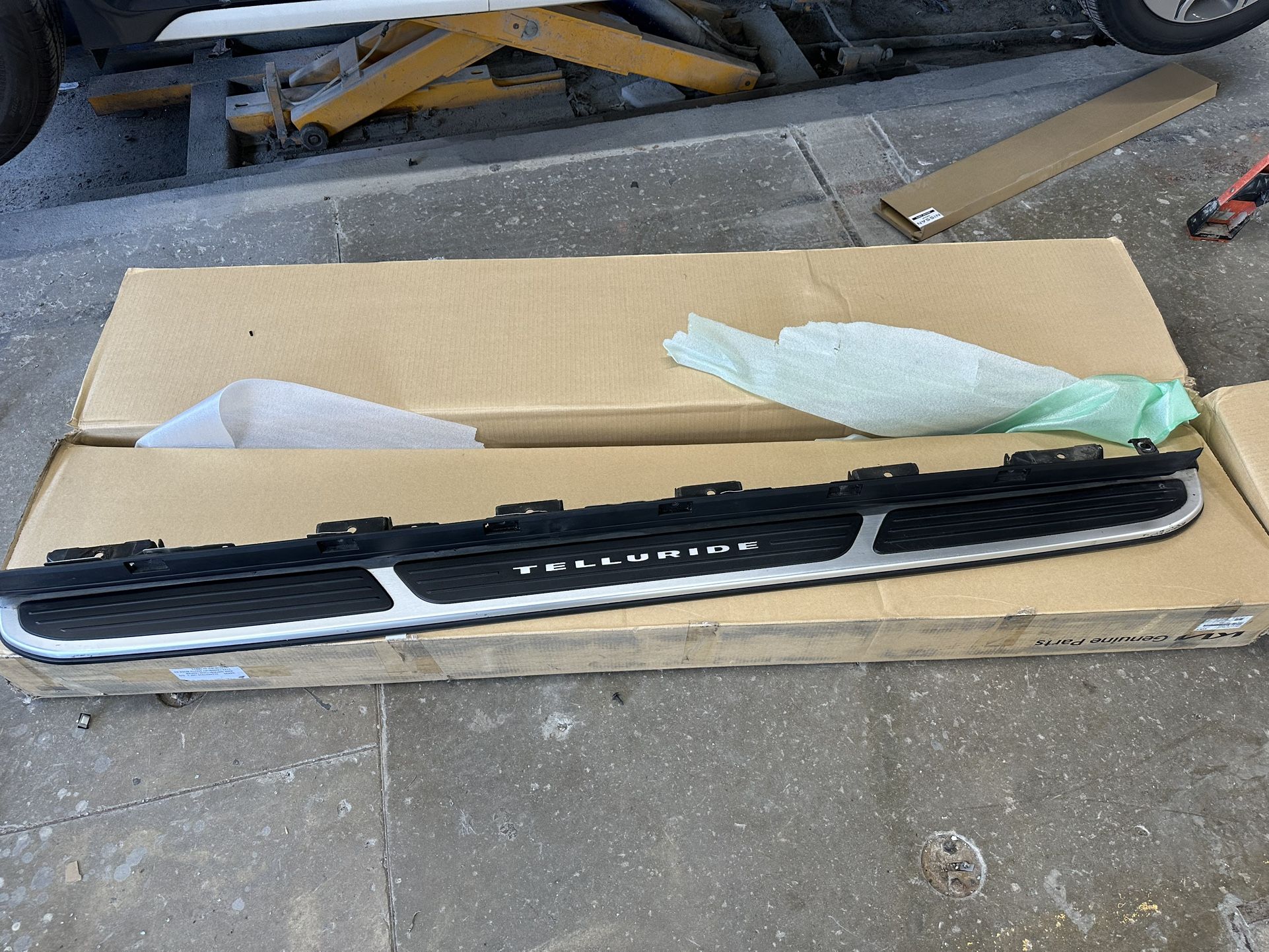 2020 - 2024 KIA TELLURIDE OEM RUNNING BOARD SIDE STEP SET S9F37AC200 S9F37AC100