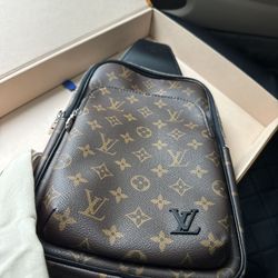 Louis Vuitton Avenue Sling Bag