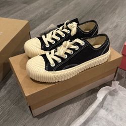 Woman’s Shoes 