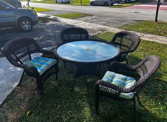 Vintage Wicker Rattan Patio Set With Cushions & Umbrella Holder