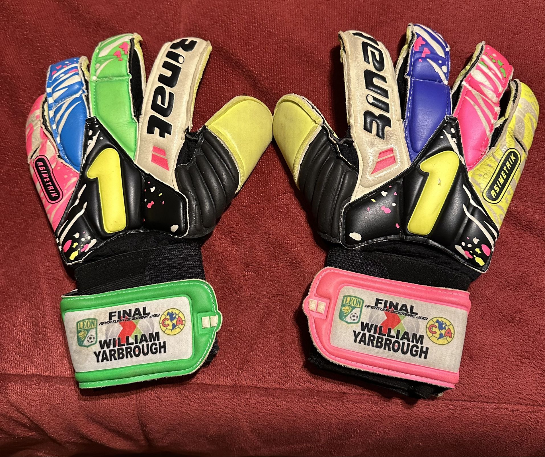 William Yarbrough Goalkeeper Gloves Worn During Final 2013 Club Leon Vs America