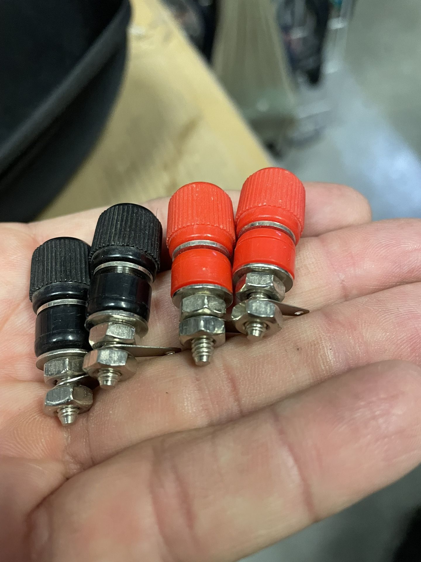 Audio connectors for wire connection on amplifiers or speakers 4 pc new