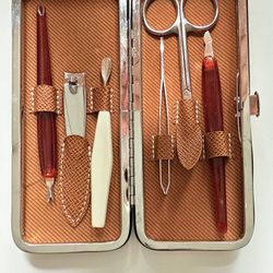 Vintage 7-Piece Manicure Pedicure Grooming Set in Brown Faux Leather Case New