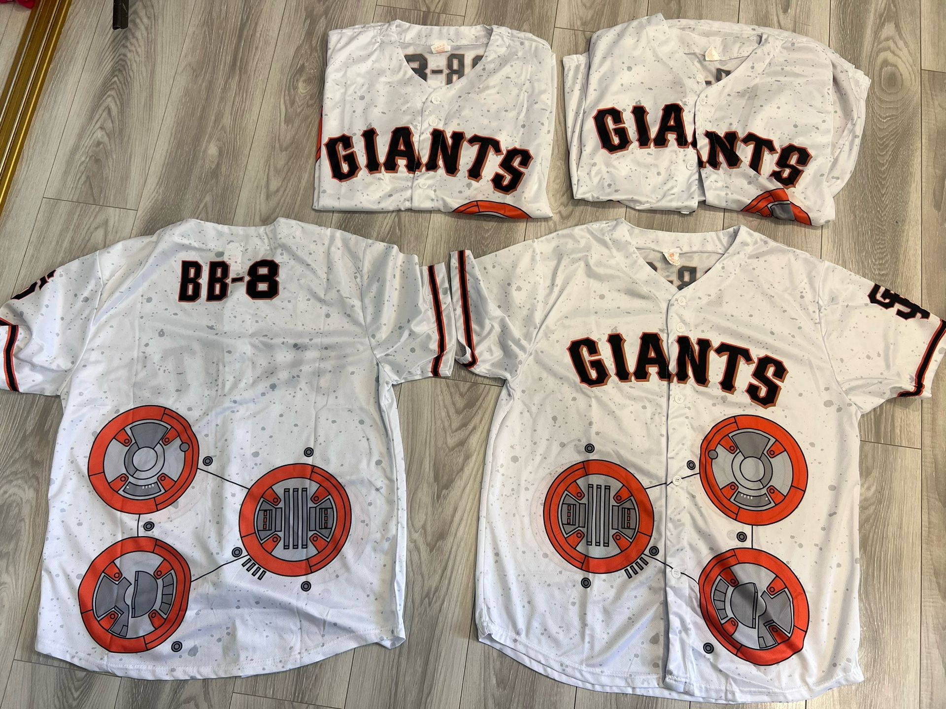 Size M (2 LEFT) - San Francisco Giants 2025 Star Wars BB-8 Jersey