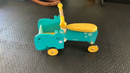 Janod kids toy hippo push cart