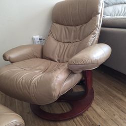 Stressless-Style Leather Recliner & Ottoman - Premium MCM Comfort