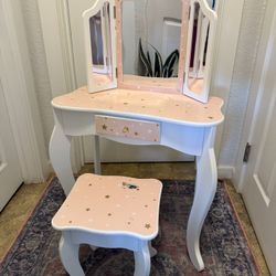 Little Girls Vanity Set With Stool 