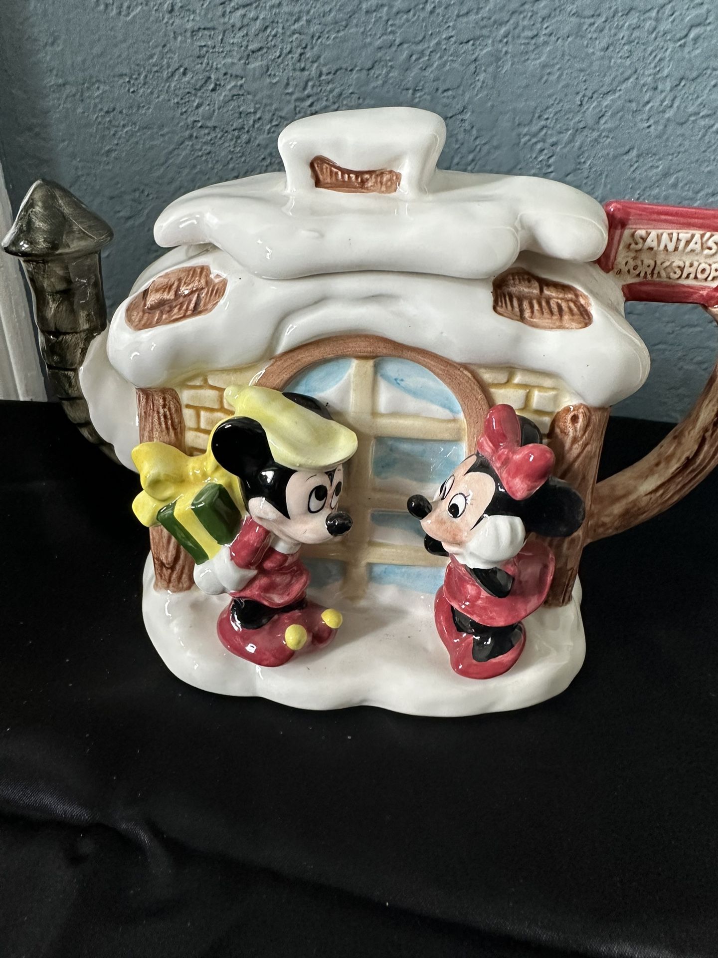 Disney Adorable Christmas Mickey And Minnie Teapot