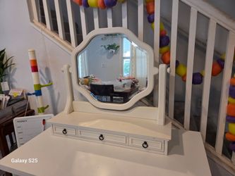 Girls vanity mirror