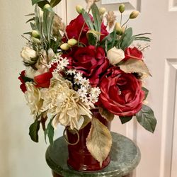 BEAUTIFUL FLOWER ARRANGEMENT WITH BEAUTIFUL FLOWER POT 