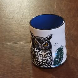 Vintage The Bowl Maker Lucky Owl Cup Great Horned Owl Cup Bowl 4.5" 
tall. Perfect shape, no chips or cracks. Display item.
It is 4.5"tall, weight 13o