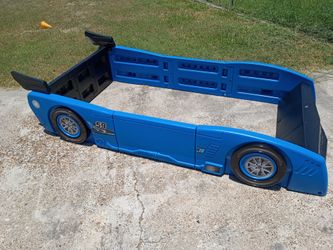 Twin floor bed