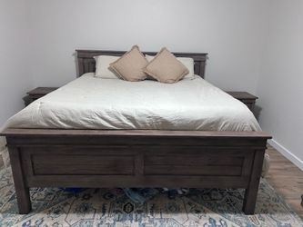 King Bedroom Set (mattress not included)
