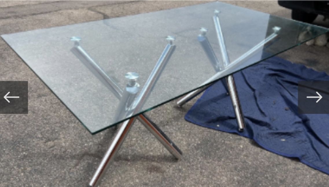 Modern Glass table with 4 chairs