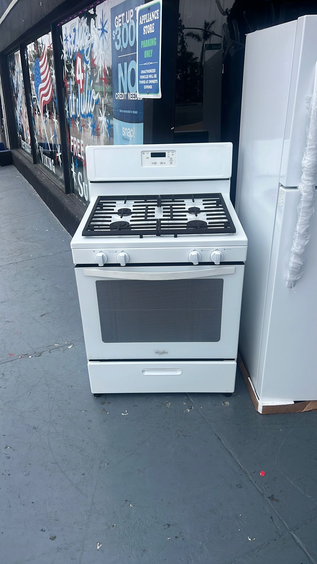 Whirlpool Recent Model White Gas Stove Slightly Used 30” Wide 4-burner