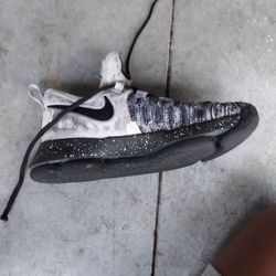 KDs Black And White Size 8