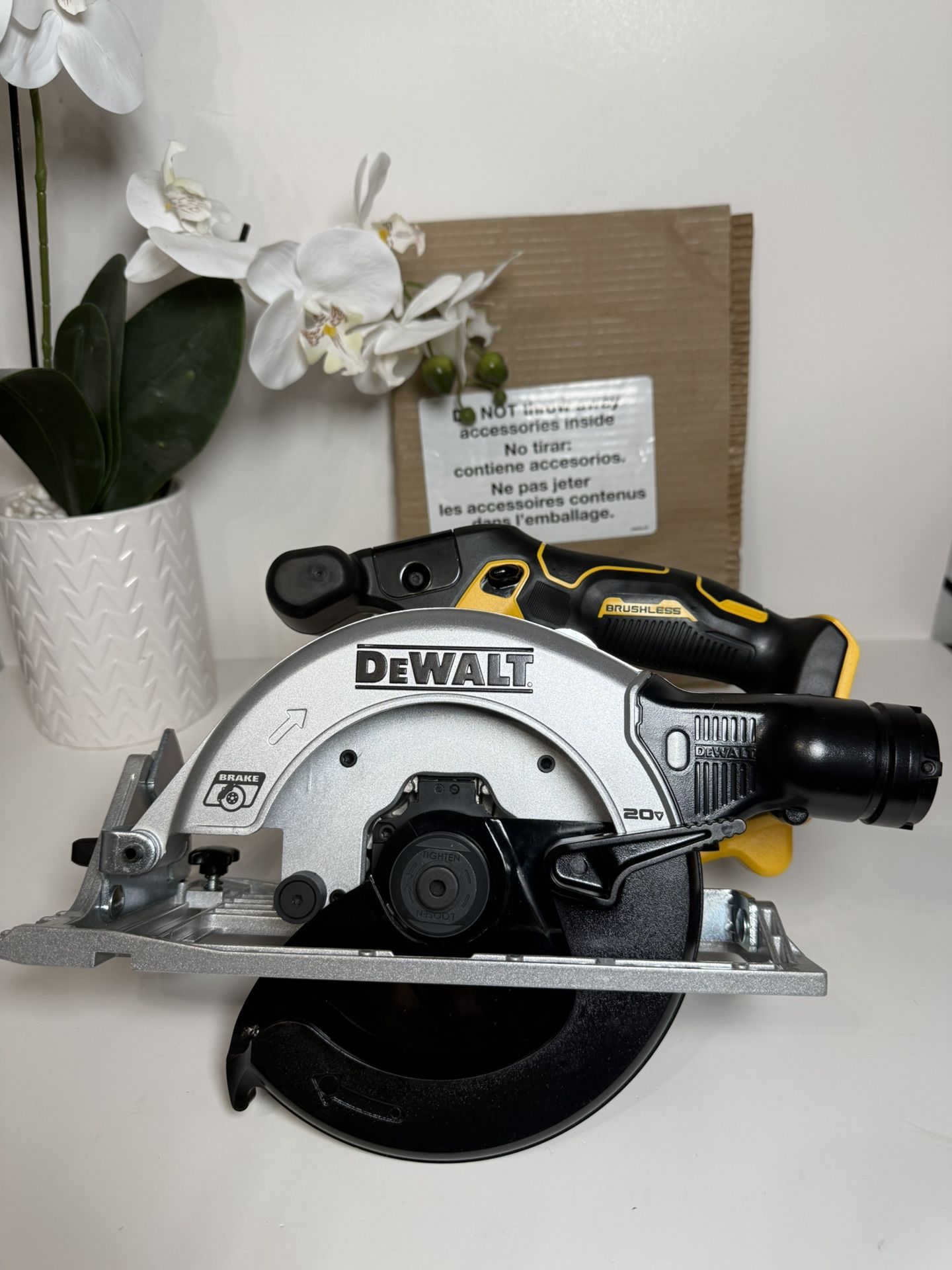 Dewalt Circular Saw 6 1/2 20v (DCS565)