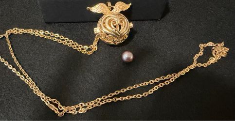 Gold-Tone Angel Wings Pearl Cage Necklace πͺ½