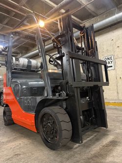TOYOTA 8FGCU25 forklift for sale,5500 lb EXCELLENT CONDITION