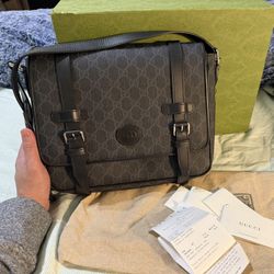 Gucci GG Supreme Messenger bag in canvas leather black 658542